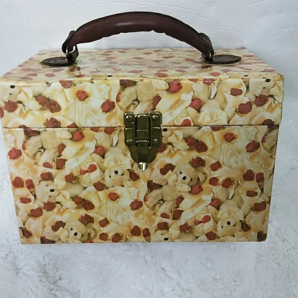 😻 4/$25 Teddy Bears & Roses Decorative Train Case